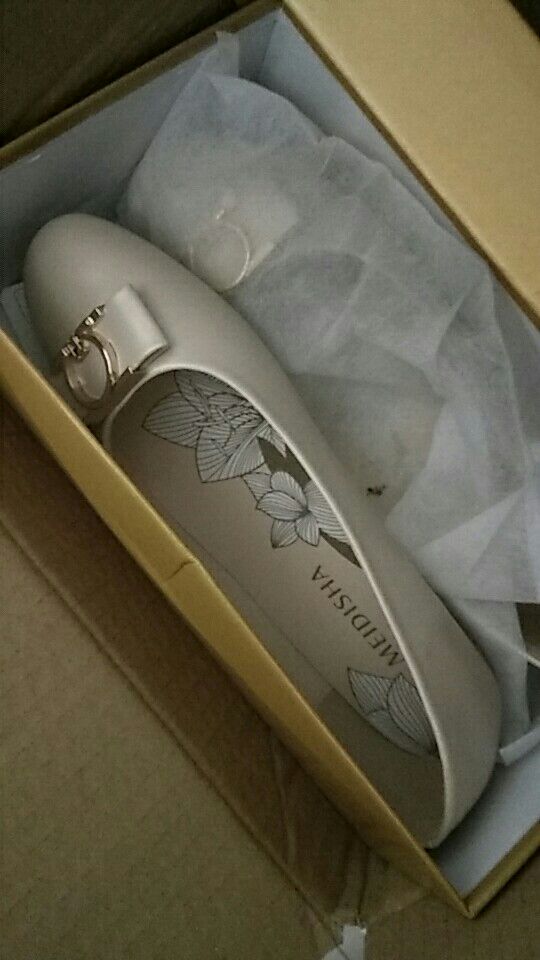 鞋子穿得很得很舒服,在实体店很难买到大码鞋。