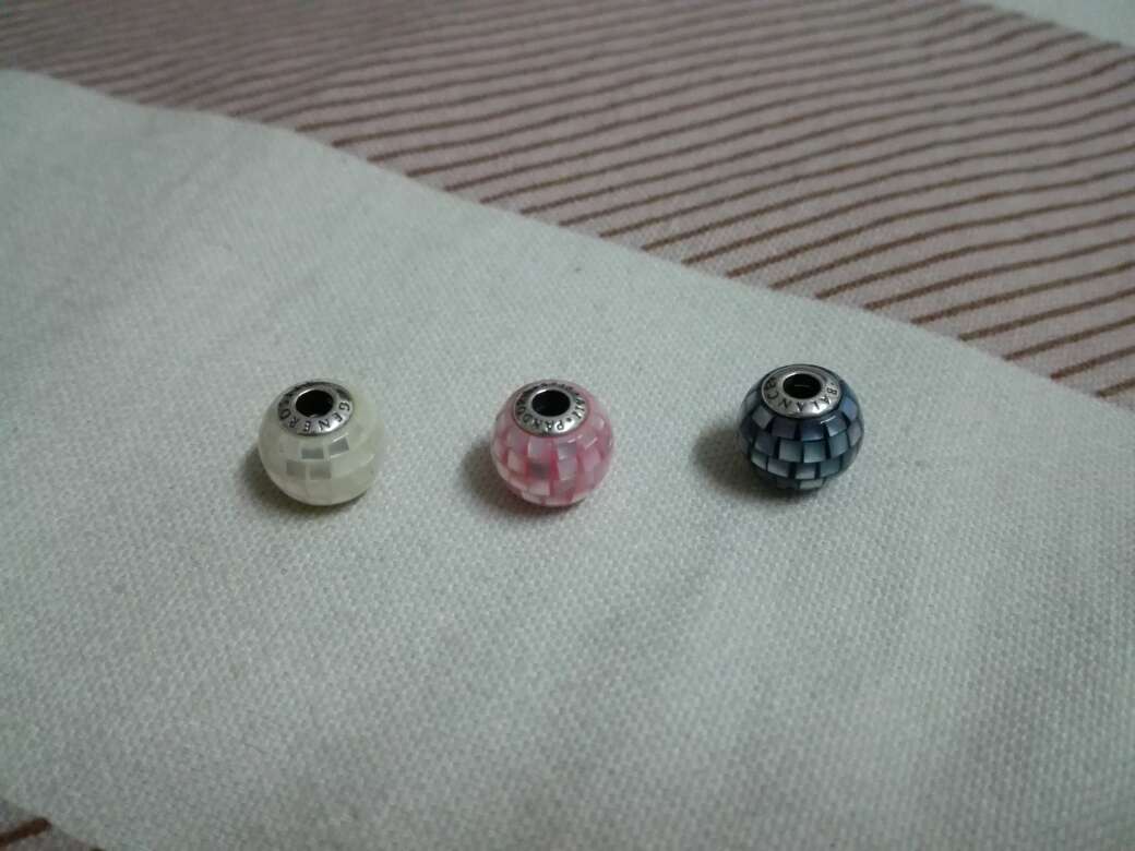优惠力度很大,珠子很漂亮很满意,买了好多很喜欢