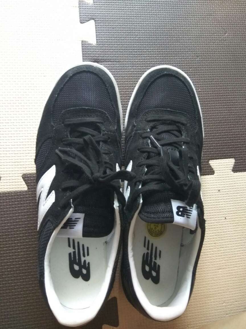鞋子不错,穿起来很舒服,第一次穿这么贵的鞋子