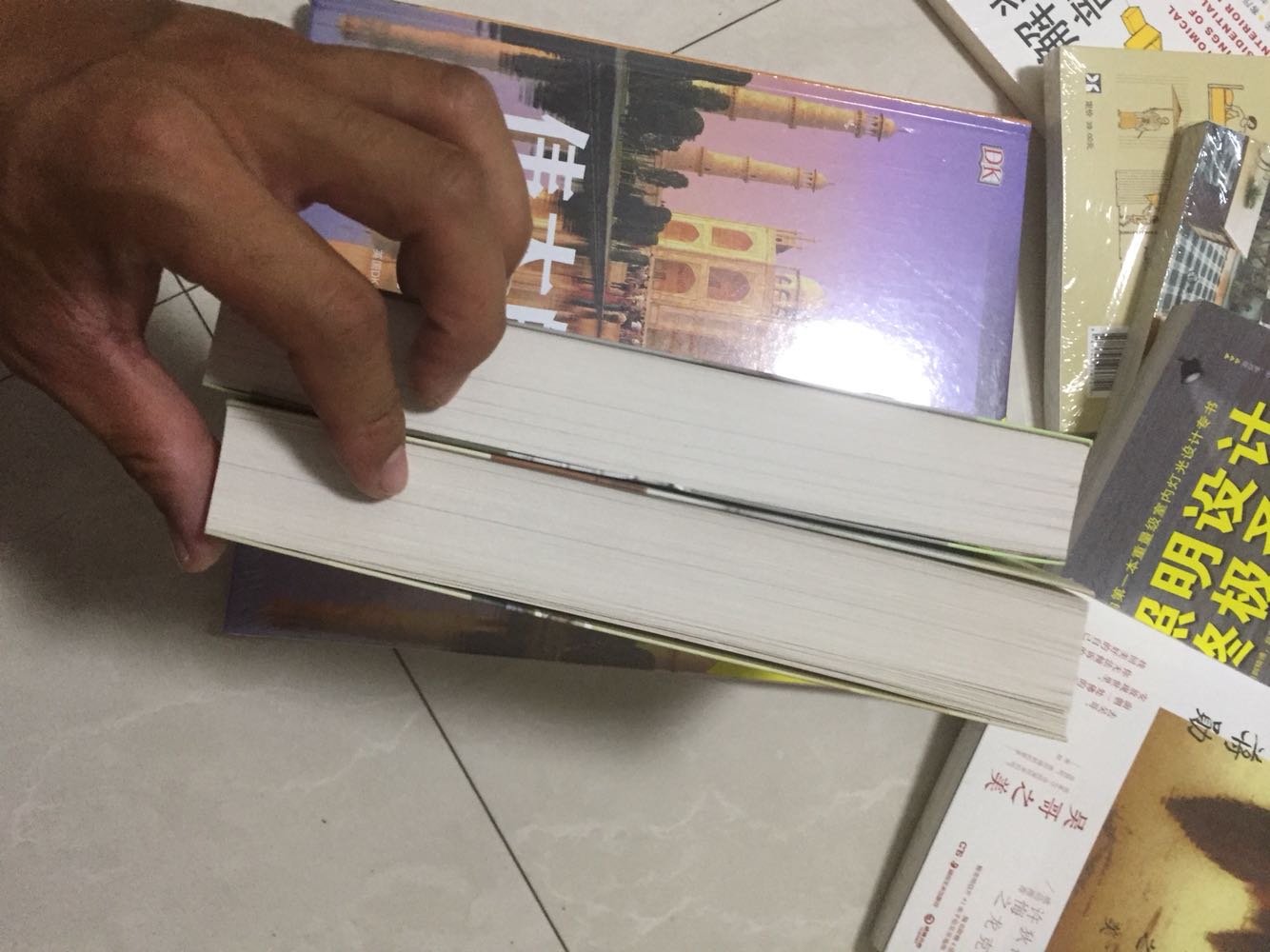 很厚的两本书呀!内容也超级棒,娓娓道来,把家庭的各种事都剖析的很好,真的每个人都应该读一读。不光是做家务,还有很多家庭成员关系的讲解也很到位