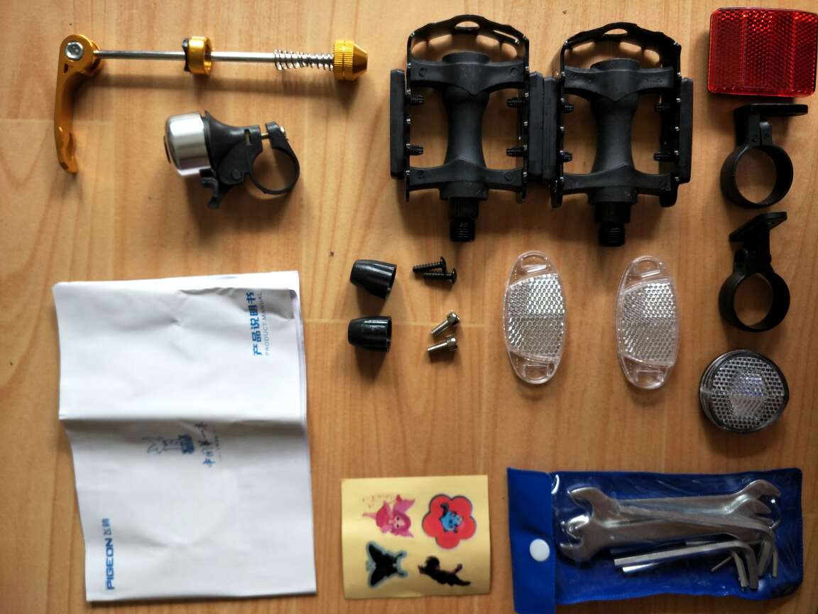 综合各方面好评。车非常轻便易骑,即便是高速档也是很轻松,虽然高速档骑起来很轻松,但是骑起来却非常快,一道疾风闪电疾驰而过,就是它。本次物流有点慢4天到,并且物流送来的包装已经烂了两个洞。车安装也比较容易,安装说明书很详细,并且配送了安装工具,由于我比较谨慎,花了一上午,顺利完成安装。