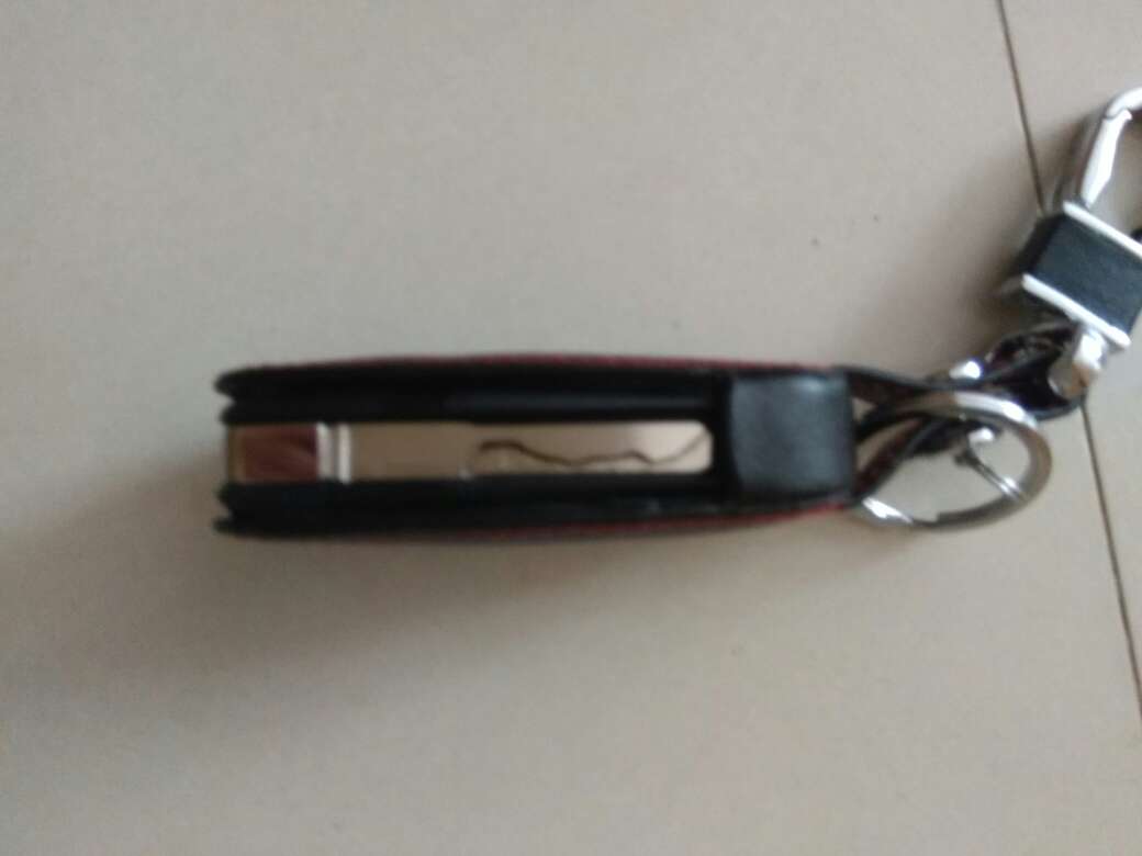不错很帅,就开口折叠钥匙那不服贴,用双面胶贴了下
