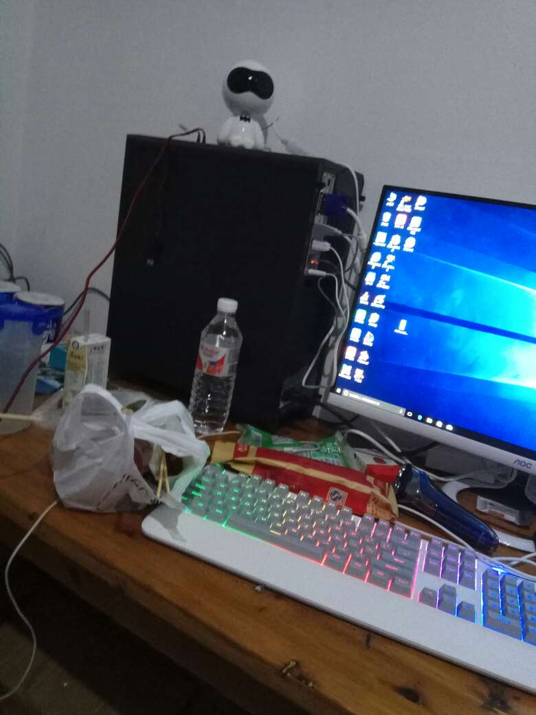 好好好,眼镜亮起来真好看