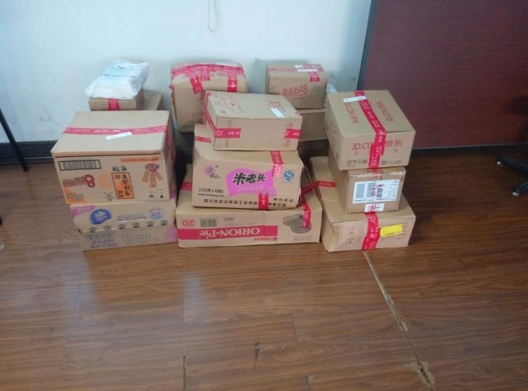 下雨天,小哥还是准时送到了。谢谢啦。很满意。