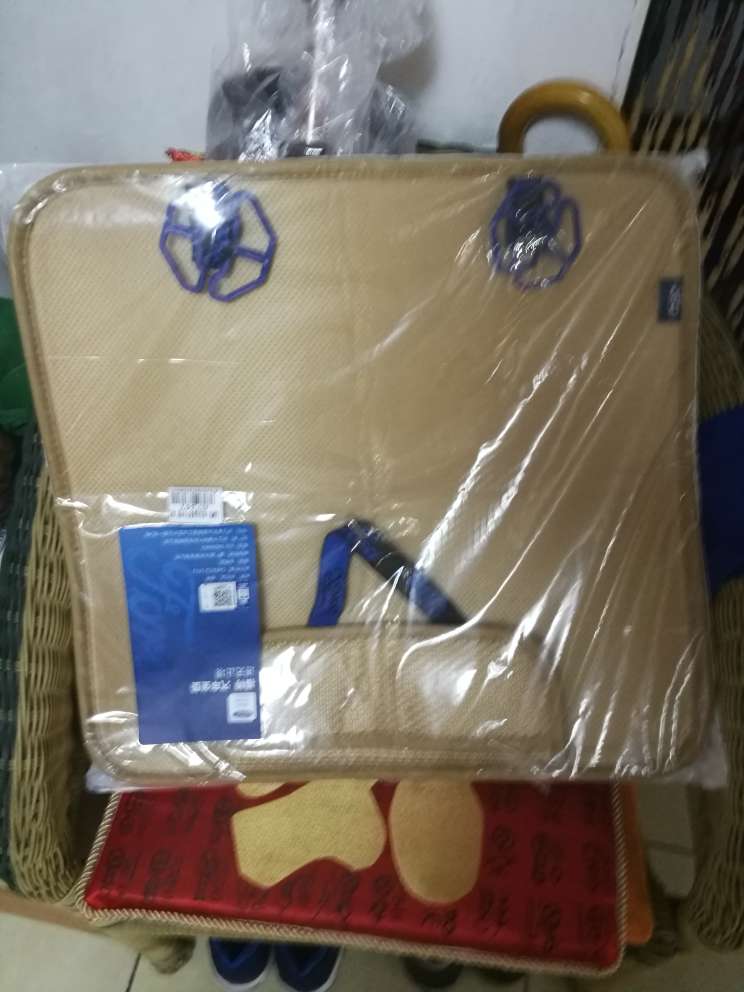 东西不错,很柔软,坐着肯定特舒服。