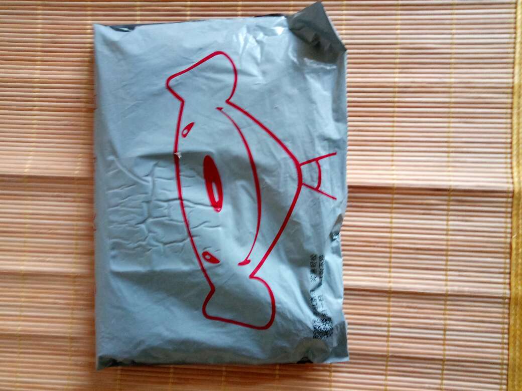 衣服选到了合适的,穿起来也合身,就是里面,感觉到不是很舒服。
