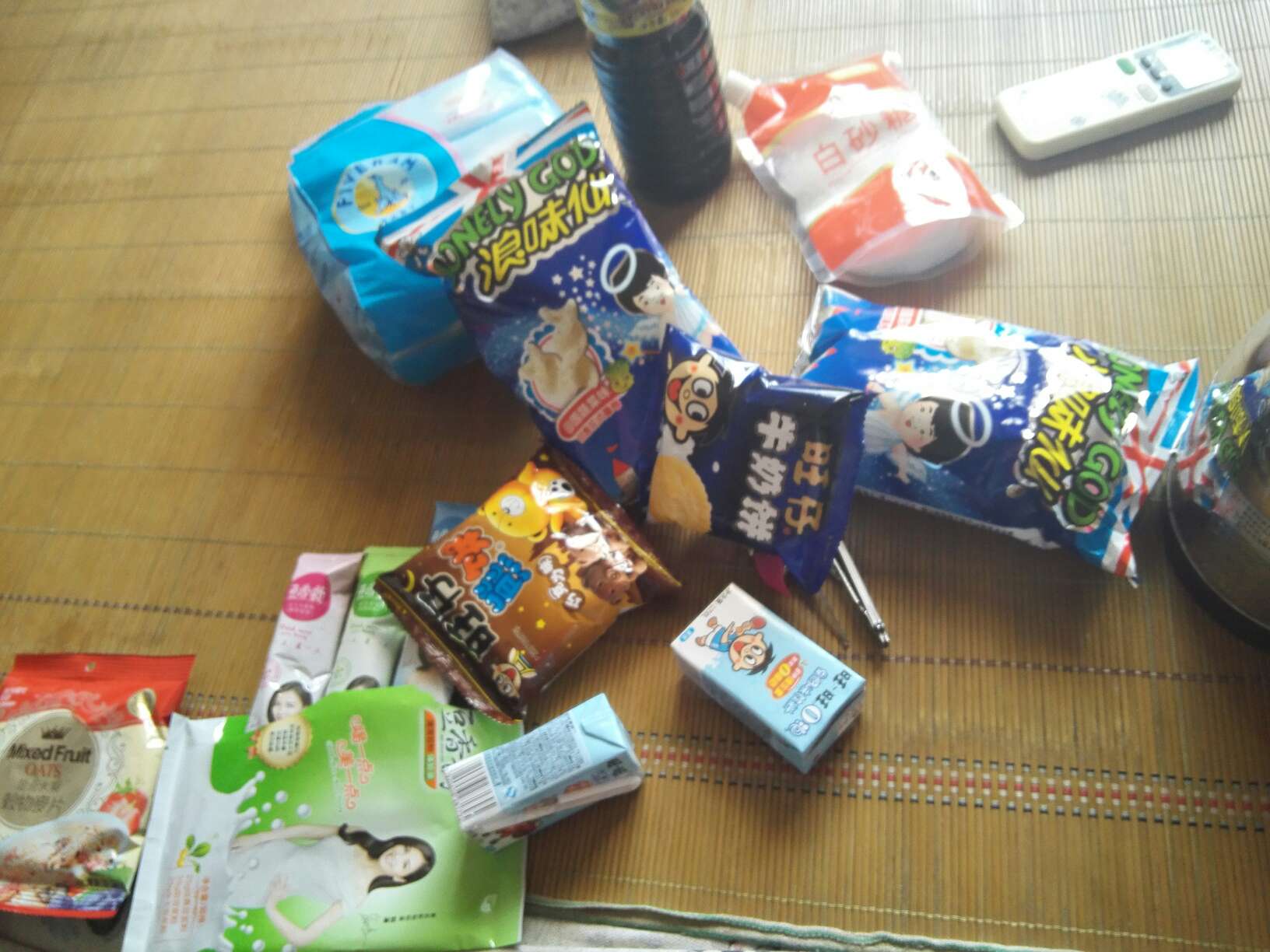 总体还不错吧,日期是今年5月的,不过有三瓶儿底部有褐色沉淀物不知是什么东东。