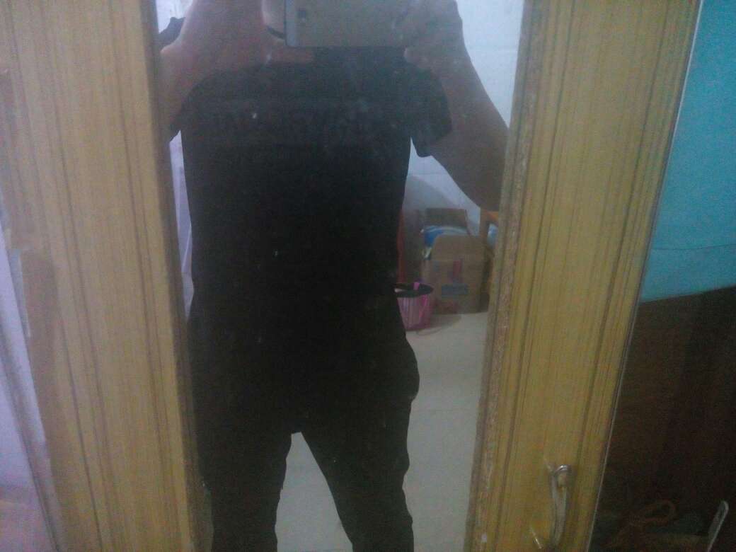 衣服穿起来很舒服。三年多的破手机拍的图片比较烂