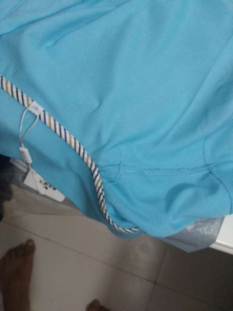 衣服是合身,可惜不是棉的,穿着舒适度还可以,希望努力,物流够快,