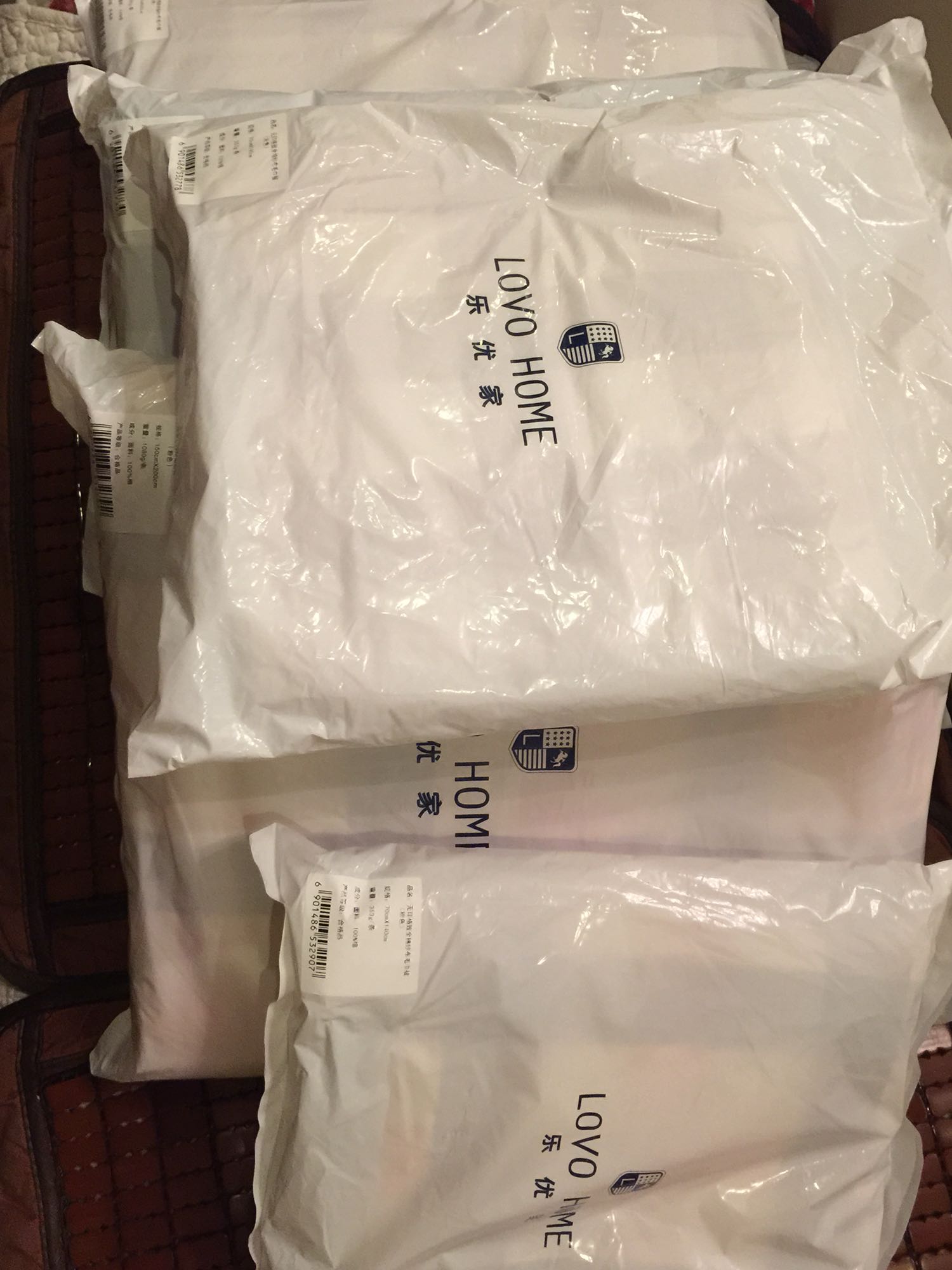 品质不错哦!各种规格买了好几条,柔软舒适会再次购买!很满意的一次购物!感谢快递小哥的辛勤劳动,全五星好评。