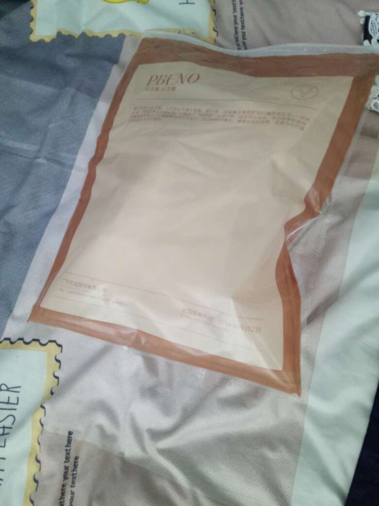 衣服收到了,挺快的,俩天就到了,衣服还行不是太厚就是有点脏有一股气味,洗了不知道怎么样,穿几天再说。