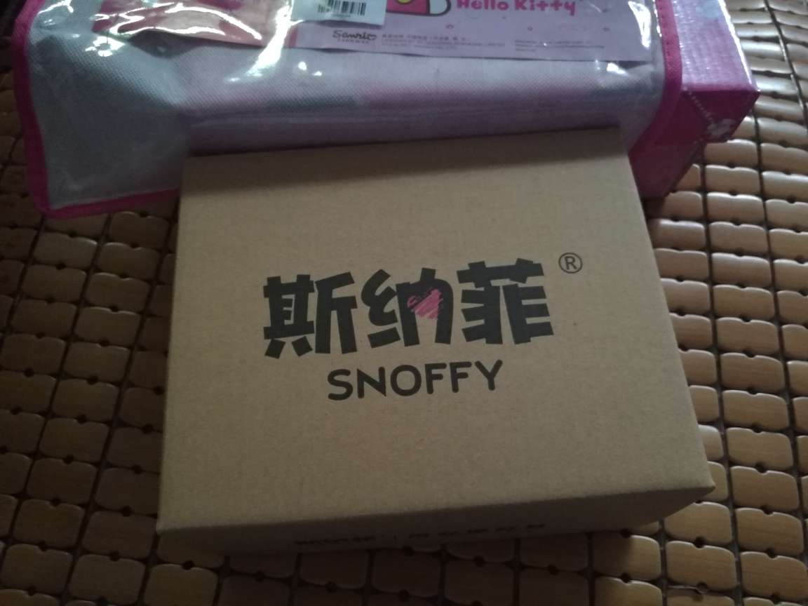 搞活动时候买的,很便宜!还没穿不知道质量怎样!
