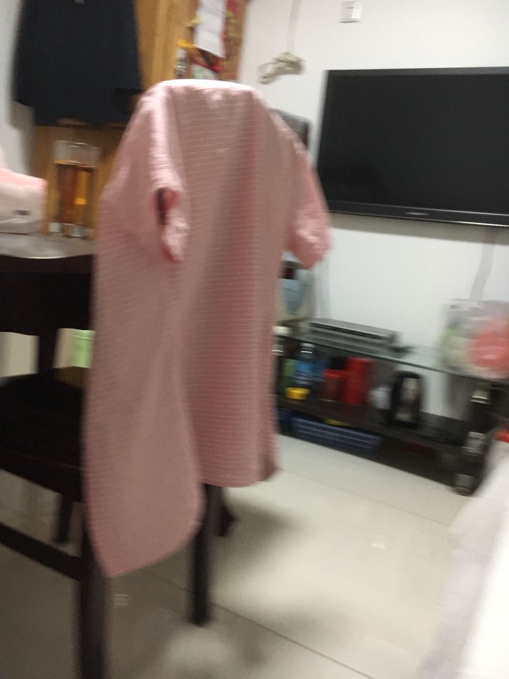 质量越做越不好了,一洗皱巴巴,也就这个价格