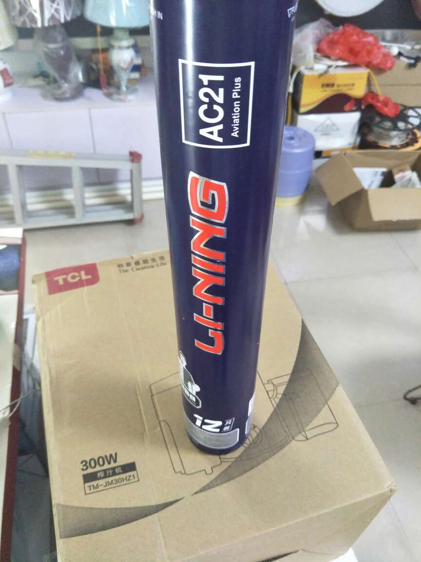 羽毛球挺不错的,打了两个多小时才打坏一个,打牌就是大牌,一般一两块钱的一个小时都要打坏好多个