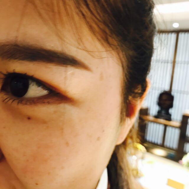 挺好看的、颜色很好看的。戴着挺舒服的