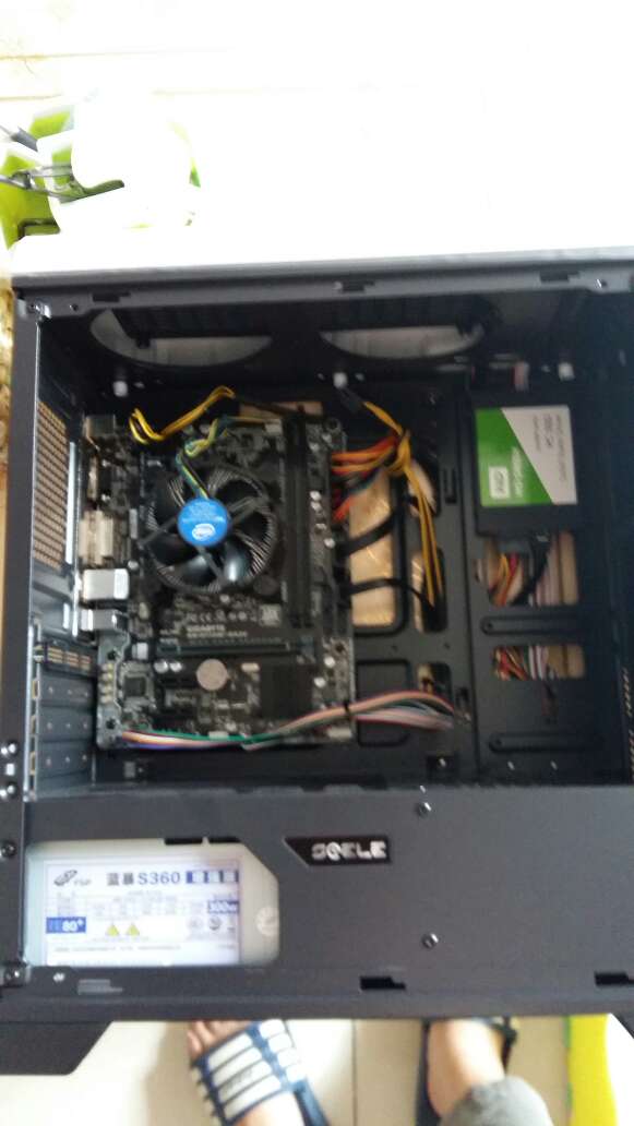 机箱很漂亮,正品配件,走线规整。开机很快,只有六秒。win10系统可以激活。