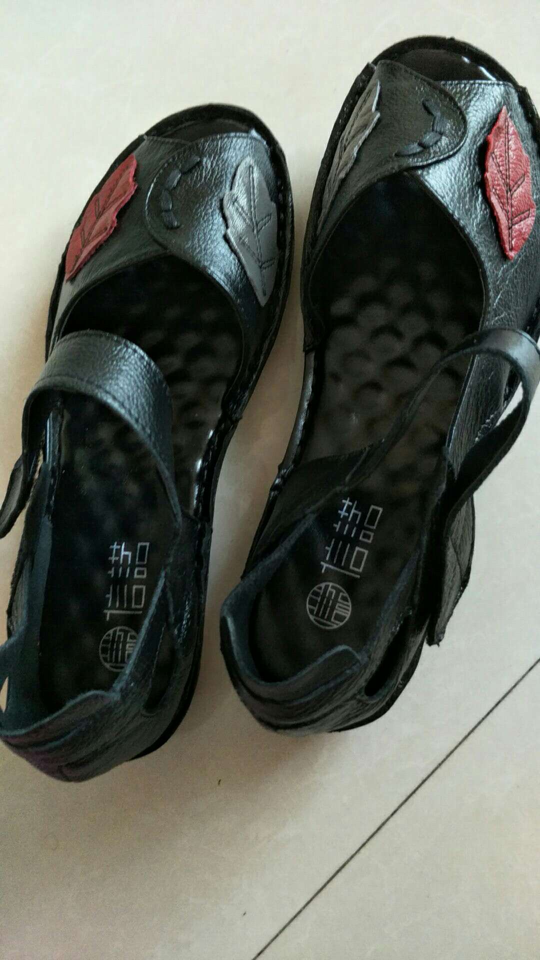 非常好看,鞋面柔软,给婆婆买的,很喜欢
