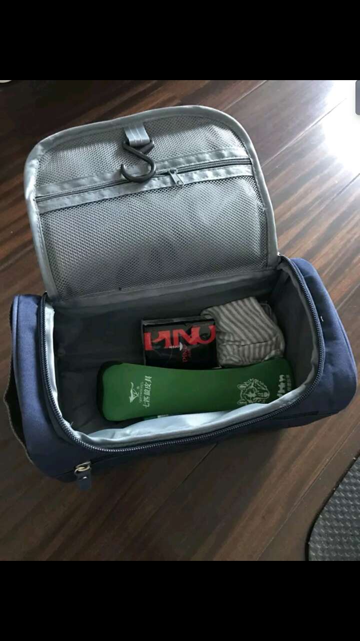 看到这样的东西就忍不住想买,其实类似的包包已经很多了,这款质量比较厚实,与其他产品都是雷同的。