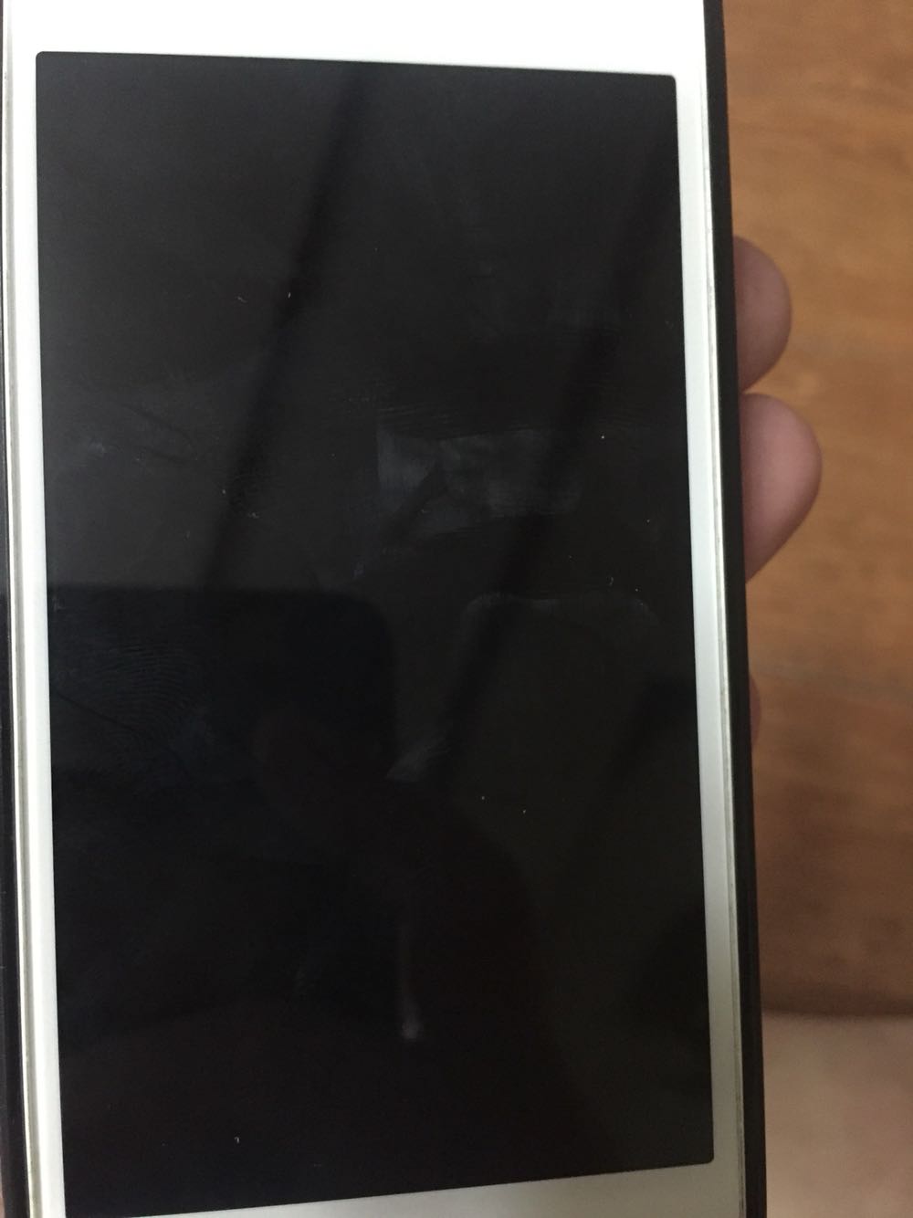.不要以为信誉低的卖家货质量不好。我用我的亲身经历告诉大家,掌柜服务态度非常好。商品质量也非常不错。顶你了!