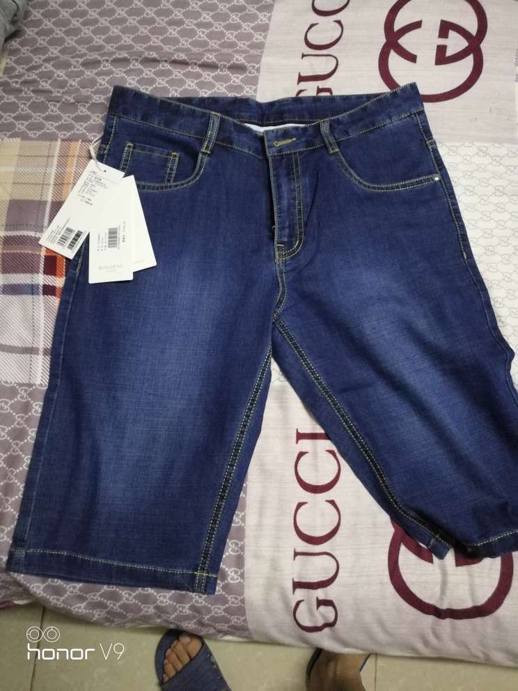 版型很好,布料光滑,还没洗,等穿的时候在洗。好商品!