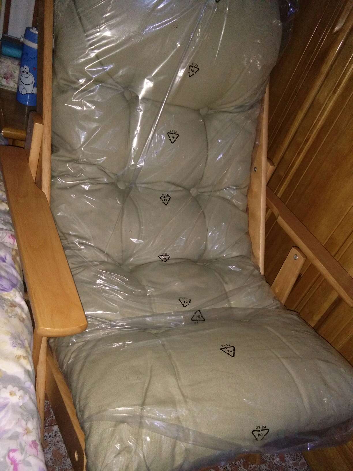 好拼装,老公说不值,我觉得还行,就是后背没有木头太软,不好