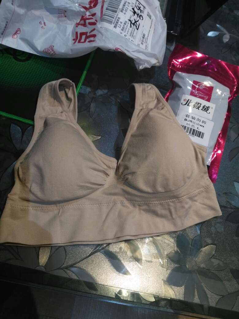 昨天下单今天到,快递哥服务好,宝贝手感很好,穿着舒服