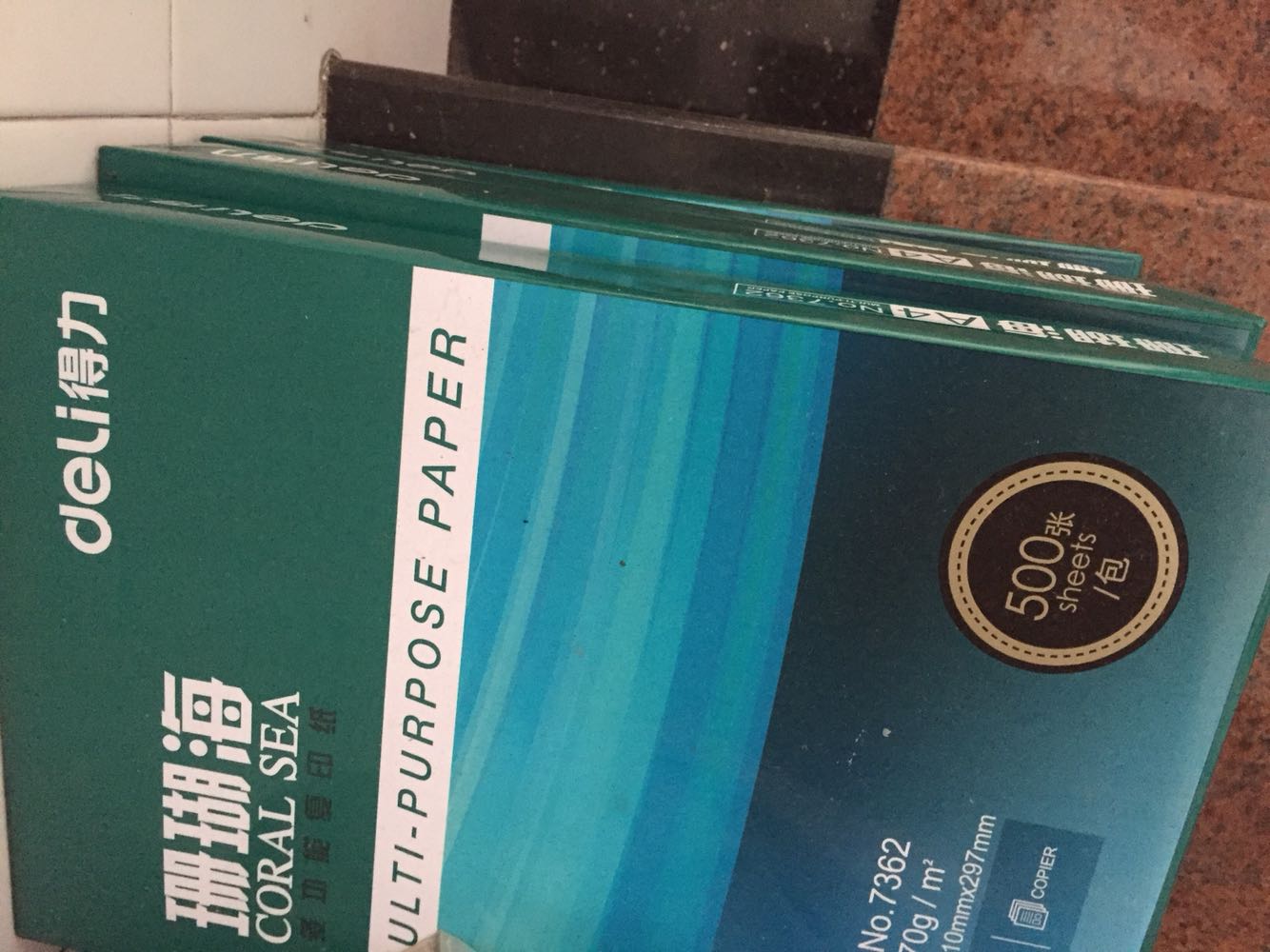 没有想象中的软,但还是可以的,不怎么沾灰,手感不错。