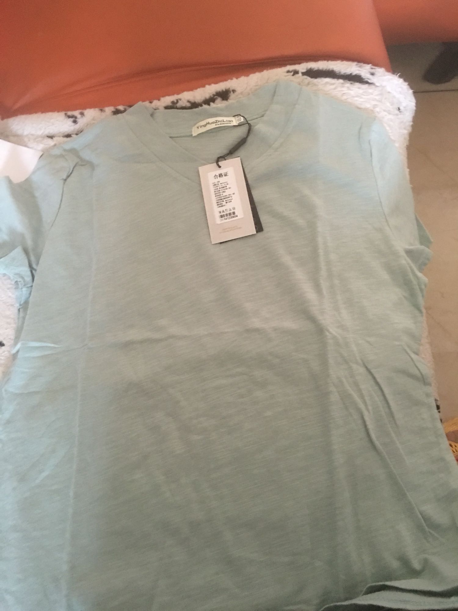 物流稍慢点,衣服质量一般