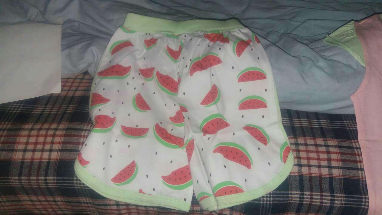 不好意思,评价晚了,衣服少发了一套,不过客服很耐心的回复,并补发了一套,服务很好,很满意的一次购物