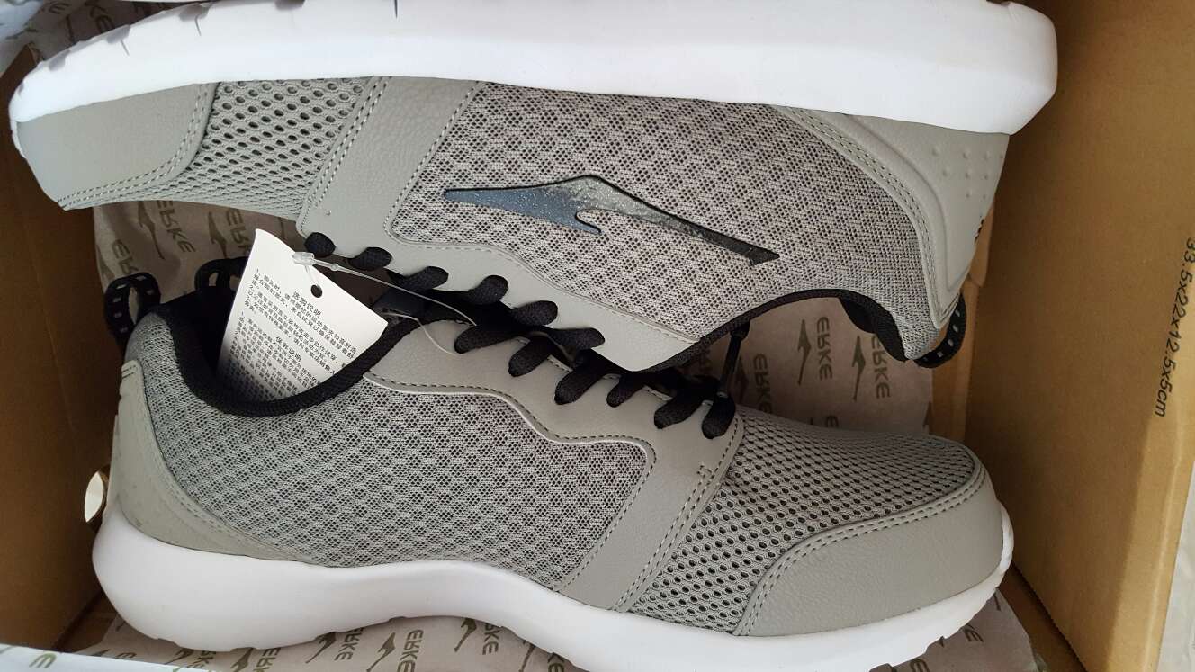 透气性还可以,就是不知道耐磨性如何?有待验证。