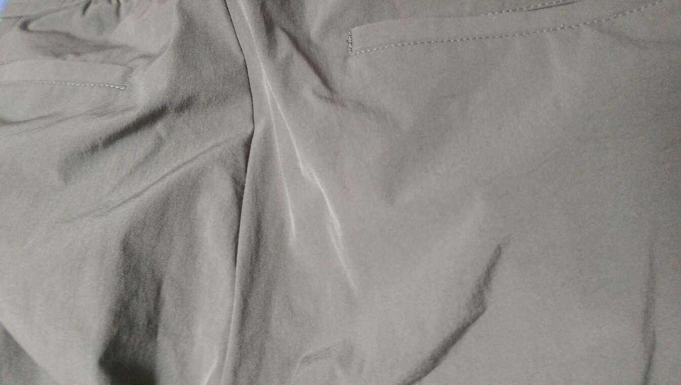 裤子有点厚,凑合着吧,夏天还是大短裤吧。