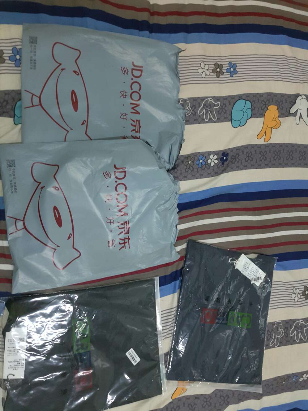 原来买的显小,后来换了3Xl 的,快递上门换新真的很方便!推荐购买!