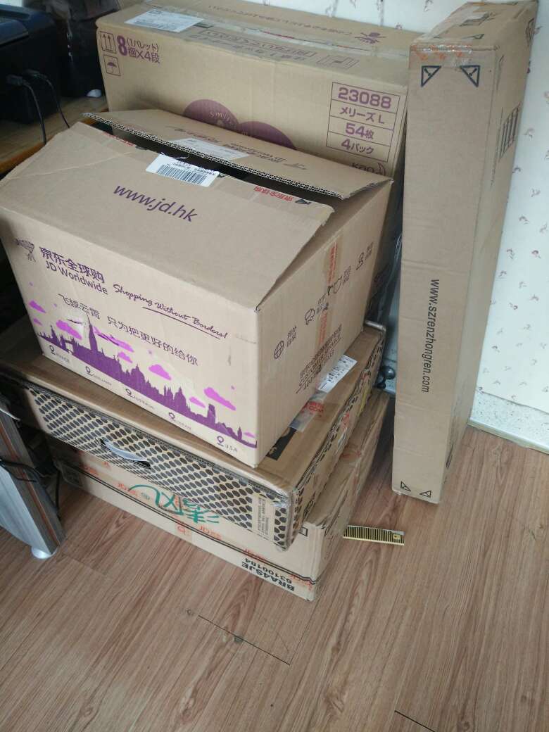 吾消费商城数年,深知各产品琳琅满目。然,唯此宝物与众皆不同,为出淤泥之清莲。使吾为之动容,心驰神往,以至茶饭不思,寝食难安,辗转反侧无法忘怀。于是乎紧衣缩食,凑齐银两,倾吾之所有而能买。东哥之热心、快递员之殷切,无不让人感激涕零,可谓迅雷不及掩耳盗铃儿响叮当仁不让世界充满爱。待打开包裹之时,顿时金光四射,屋内升起七彩祥云,处处皆是祥和之气。吾惊讶之余甚是欣喜若狂,呜呼哀哉!此宝乃是天上物,人间又得几回求!遂沐浴更衣,焚香祷告后与人共赏此宝。人皆赞叹不已,故生此宝物款型及做工,超高性价比之慨,且赞吾独具慧眼与时尚品位。产品介绍果然句句实言,毫无夸大欺瞒之嫌。实乃大家之风范,忠义之商贾!