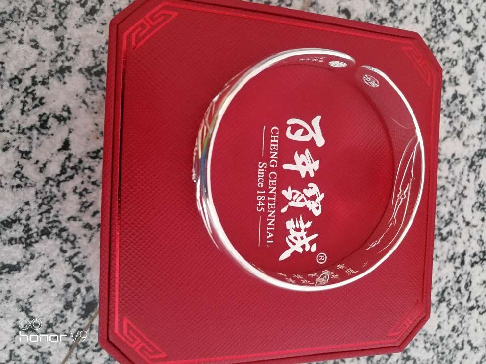 宝贝收到了,很喜欢,很漂亮,带在手上很大气
