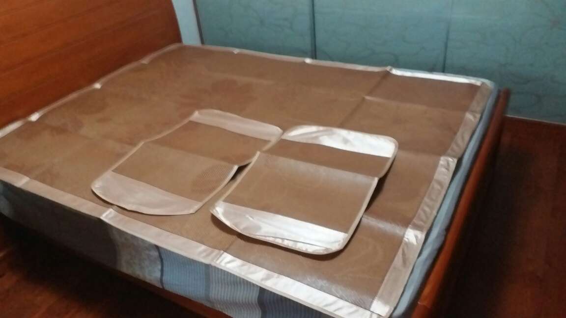 一般,比较薄。价格低。柔软性和光洁度较差。一分钱一分货吧。