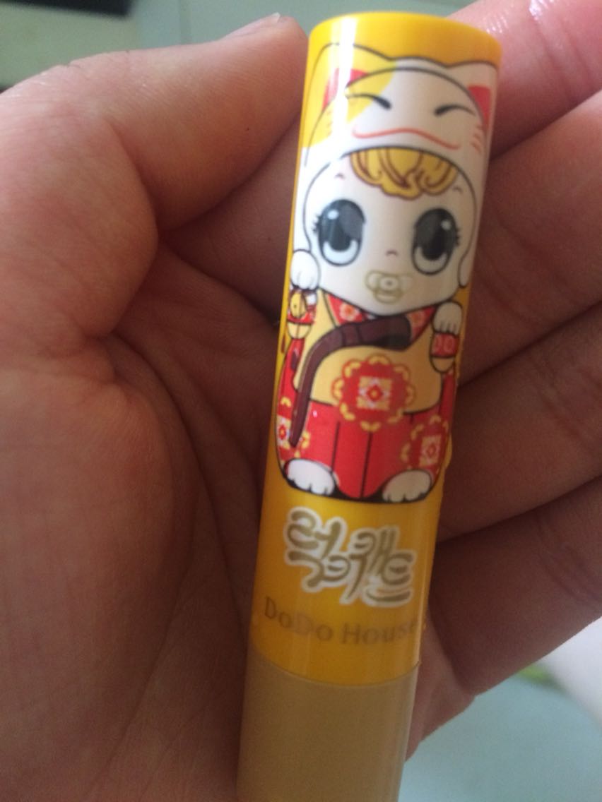 没有听过的牌子,就是看着图案可爱,又有活动就买了,挺滋润的,涂上也不会很油,还可以,但是还是觉得曼秀雷敦的用的更习惯