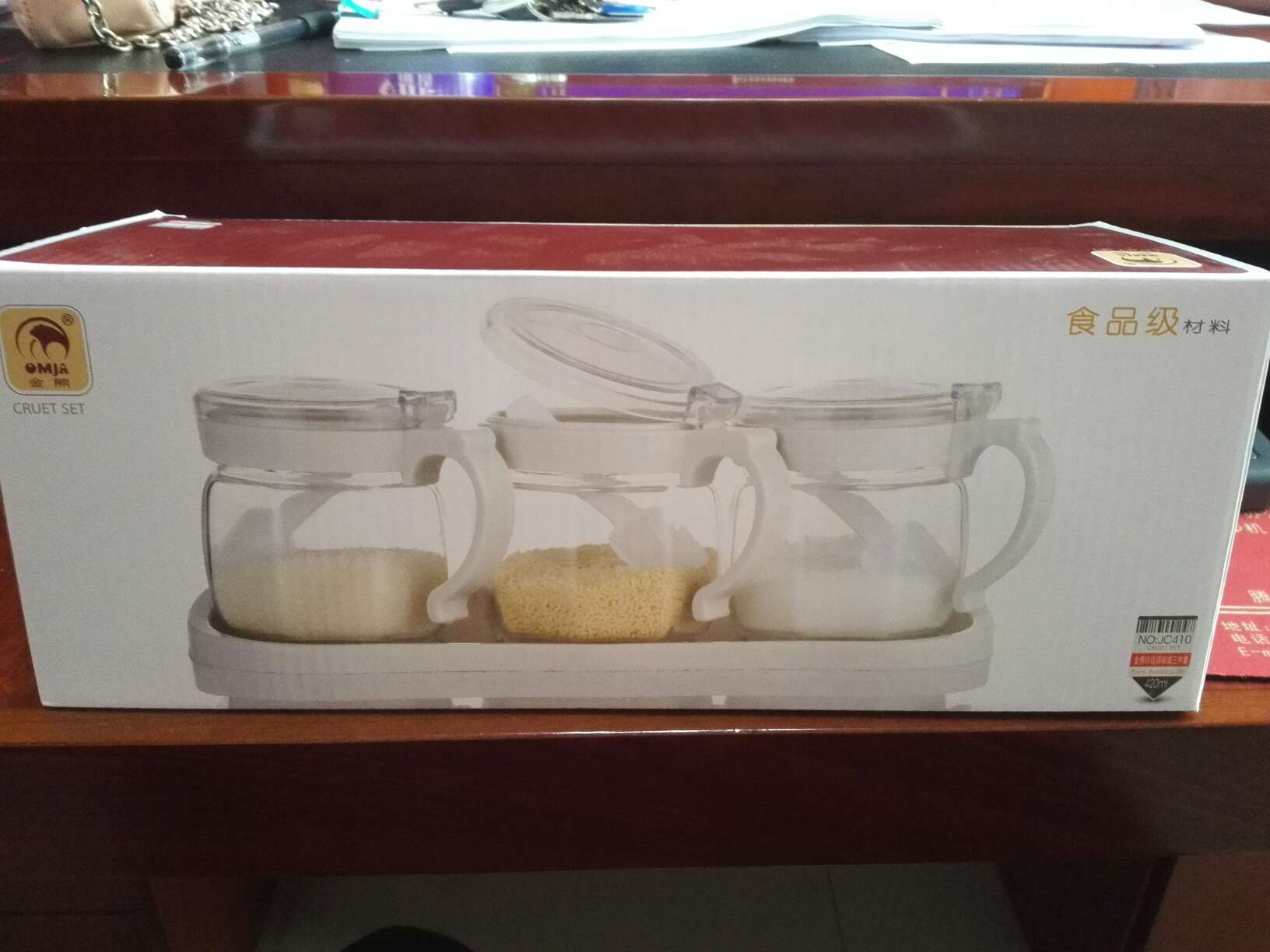 金熊原来是紫丁香旗下的产品,十五大元,还行吧。。。。就是密封性不好。。。。