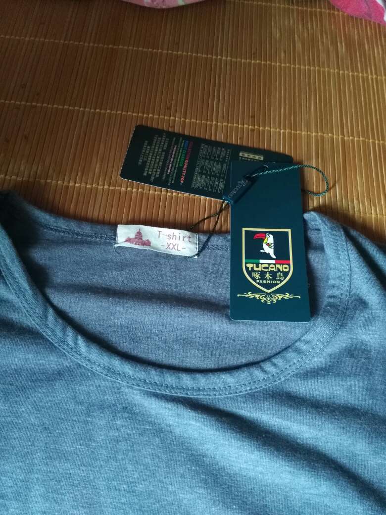 衣服尺码不准,衣服的标识不一至,胚布做成的衣服好多线结618券后的货物,本人考虑618售后难退货就算了只好送人