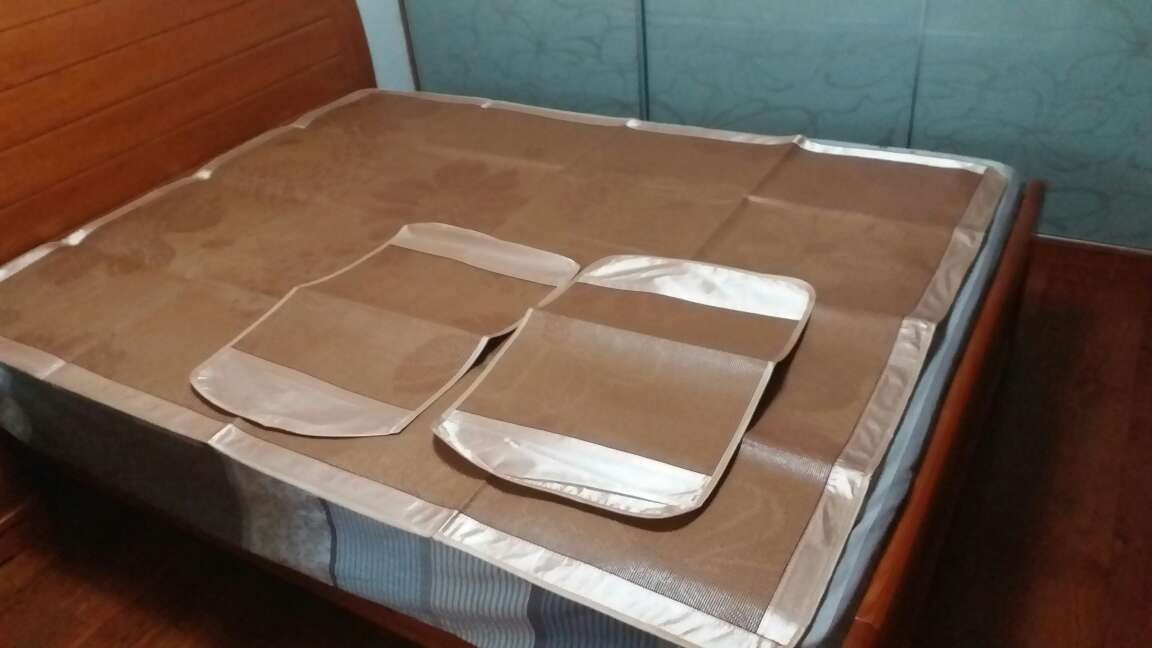 一般,比较薄。价格低。柔软性和光洁度较差。一分钱一分货吧。