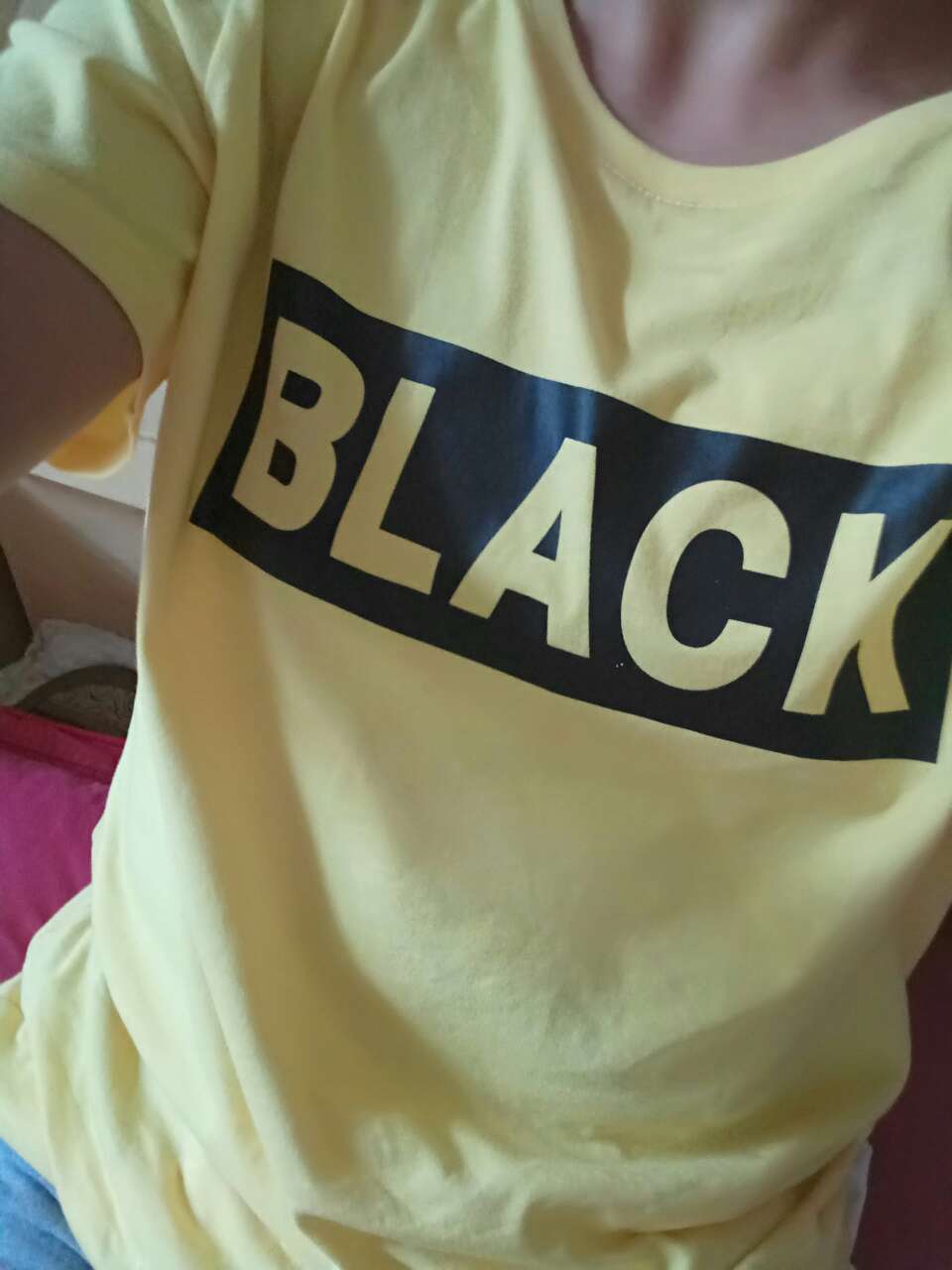 衣服真的不错!很值得购买!穿着很舒服!合身!颜色也很正!
