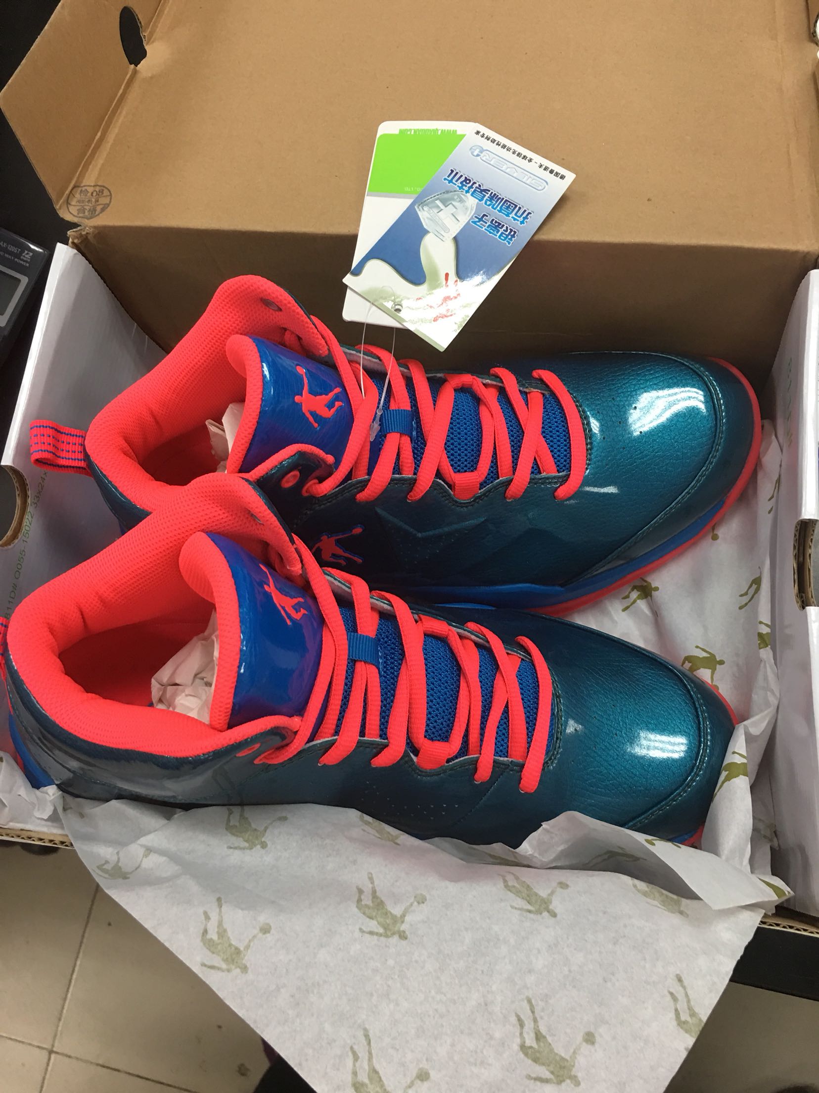 看上去还可以,还没穿上,不知道舒不舒服。