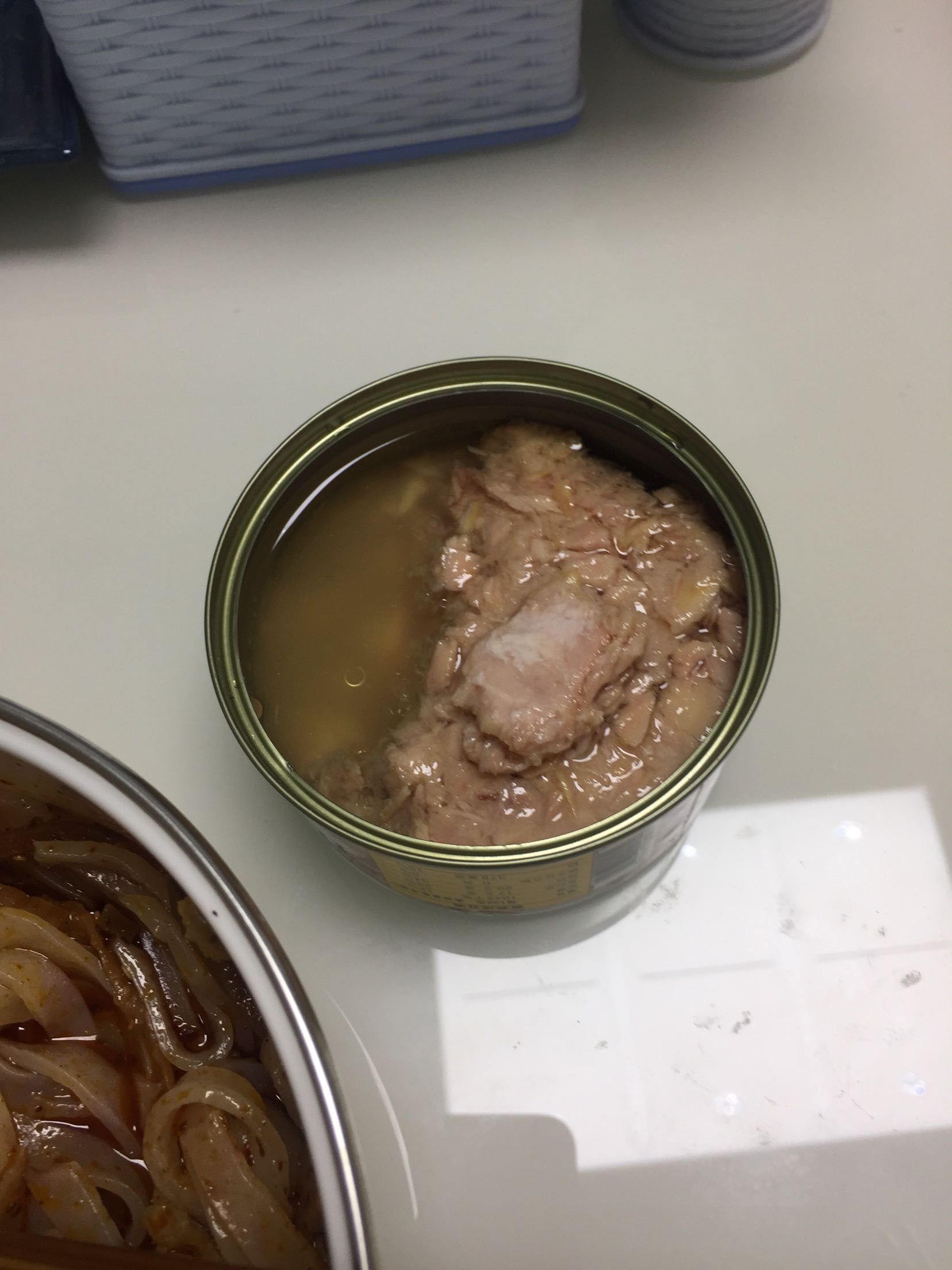 第一次购买,收到当天跟同事分享两罐,都说味道不错,晚饭搭配酸奶,也是不错的?