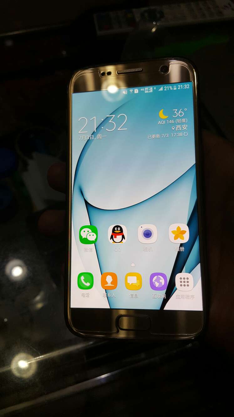 能全覆盖,但是贴上有白边,带的有白边修复液,用了后就看不到白边了,已经用了2天了,感觉还不错,之前用的钢化膜不能全覆盖,太难看了,这个修复后没白边,暂时用着挺满意