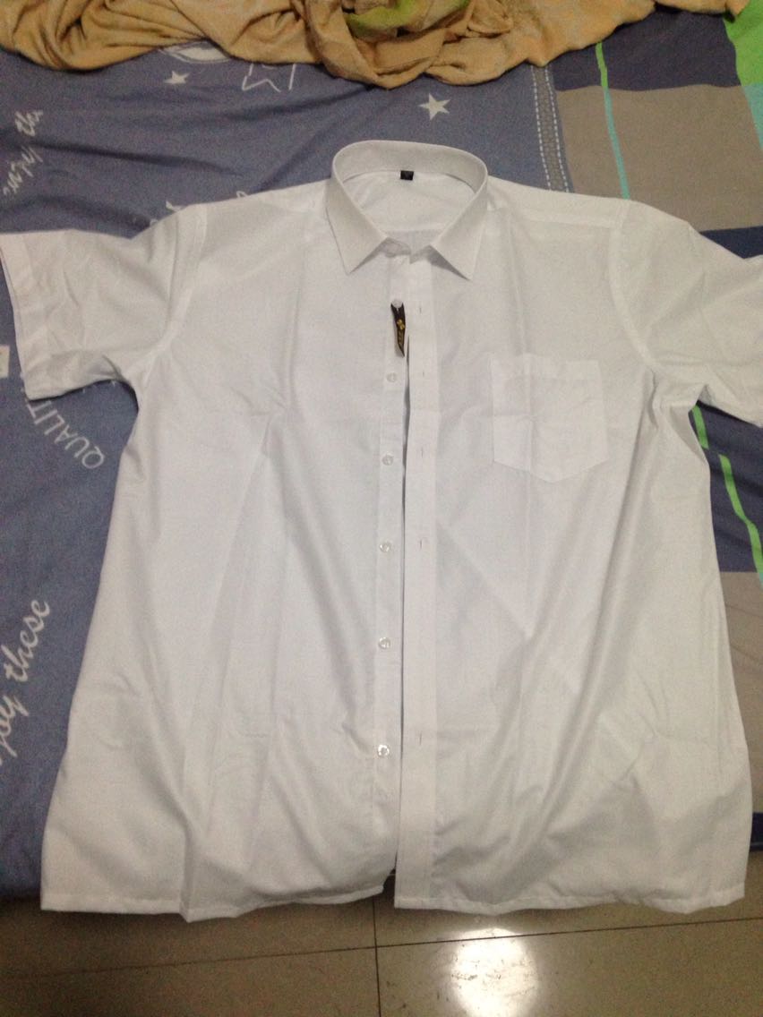 很普通的工装服,整体来说,还是不错的