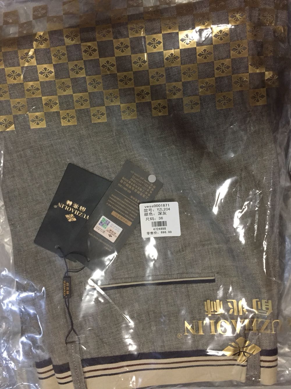 很有型 做工不错,包装稍显简单,不过价格便宜是硬道理。