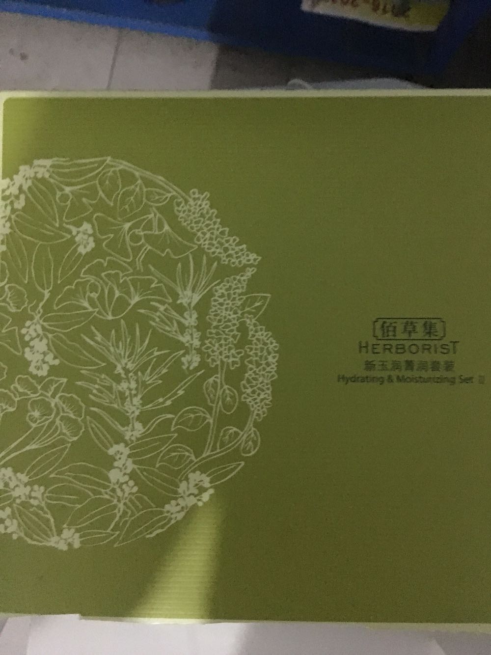 一直在用佰草集系列的产品。不错还会回购