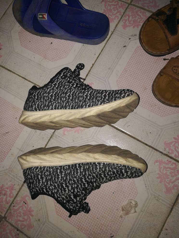 质量很好,送货快,透气,穿上舒适。