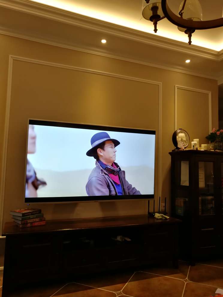 画面还算清晰,自己买的支架动手安装的,售后安装收费太高啊,试用了几天,效果还算满意。后续有无问题待观察。