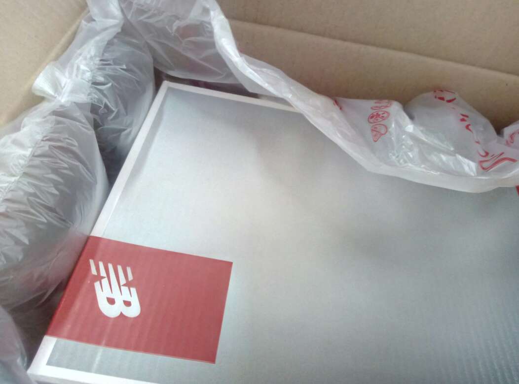 鞋棒棒的,就是包装不行,气垫都漏气了