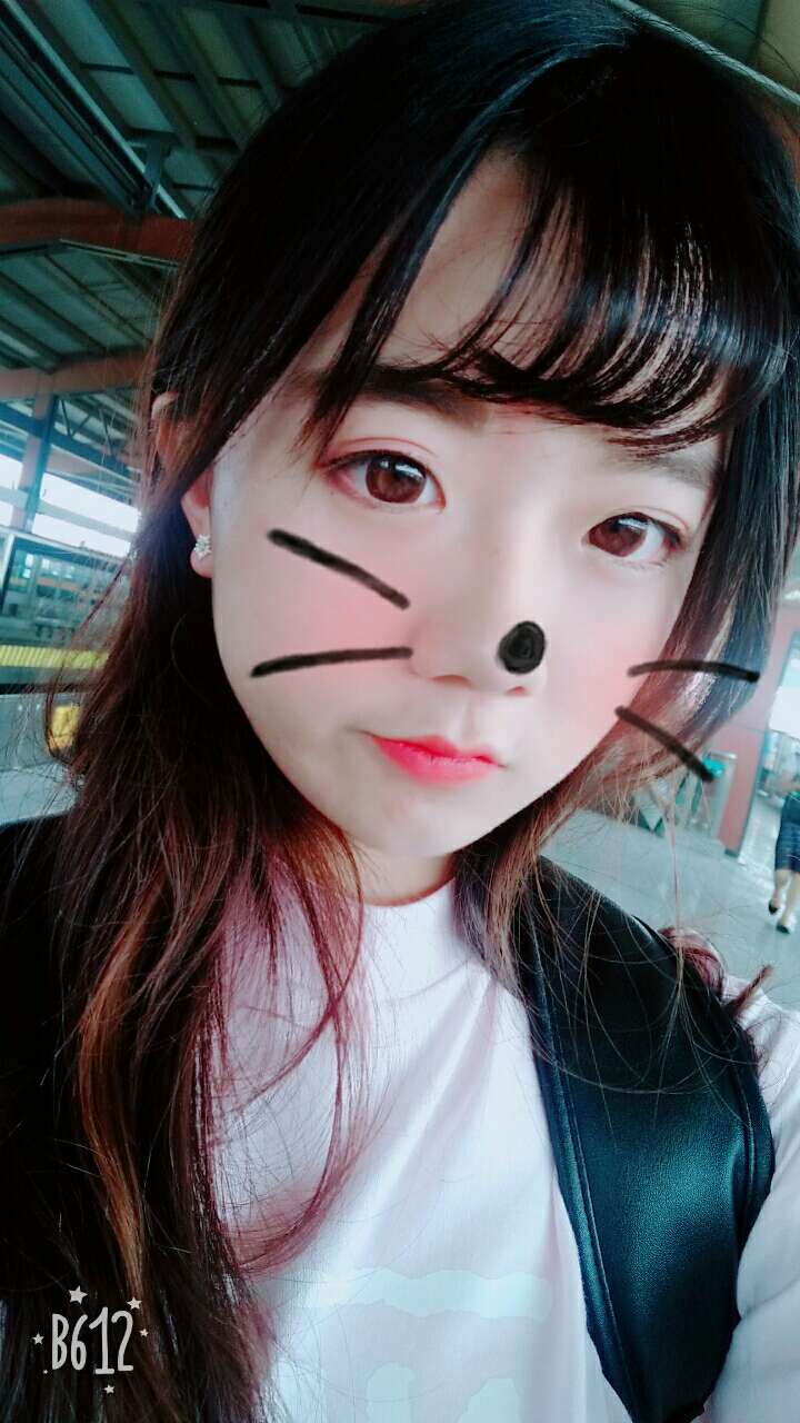 很自然。很好看!快递超级快(>^ω^<)